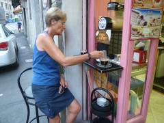 café à l'italienne sur le trottoir